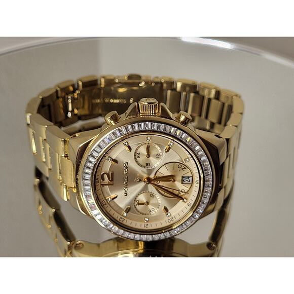 Michael Kors Women's Classic Gold Tone Chronograph Watch MK6212 New Battery - Picture 5 of 9